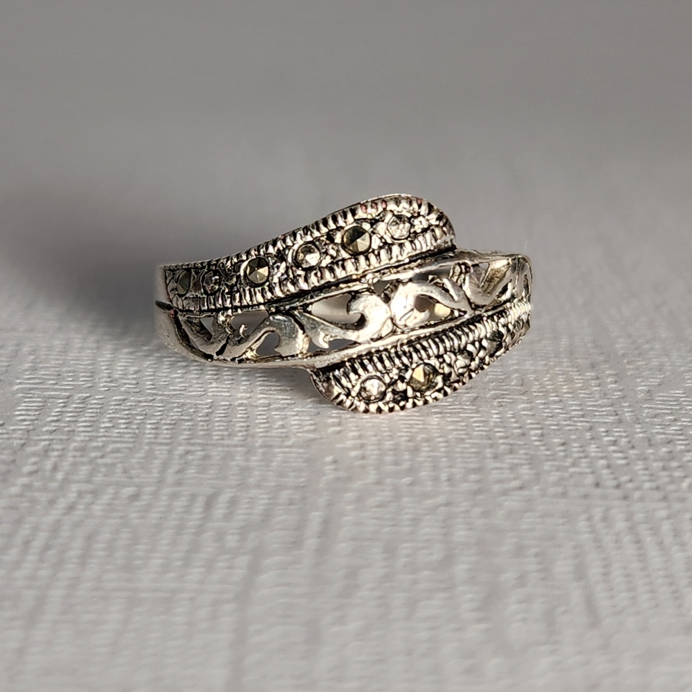 Very VTG Marcasite Filigree 'Wave' 925 Ring Size 8.5-9